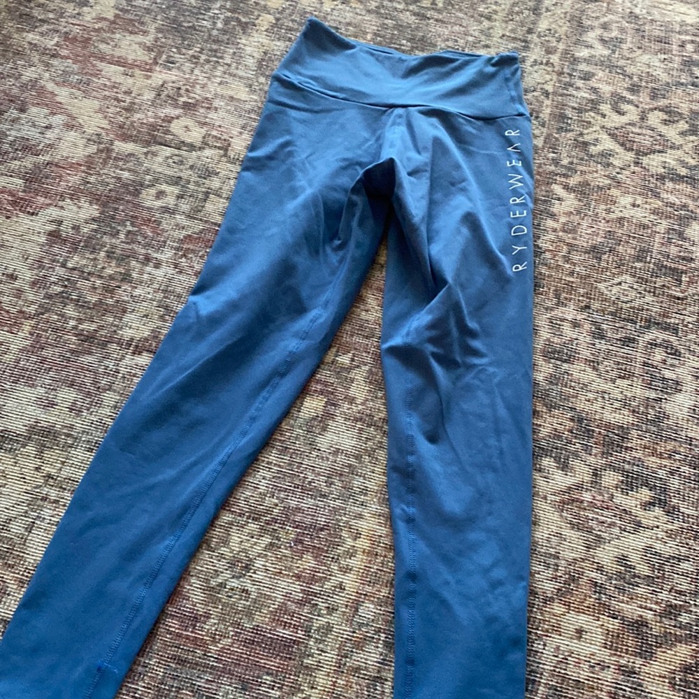 Light blue thick leggings, scrunch butt